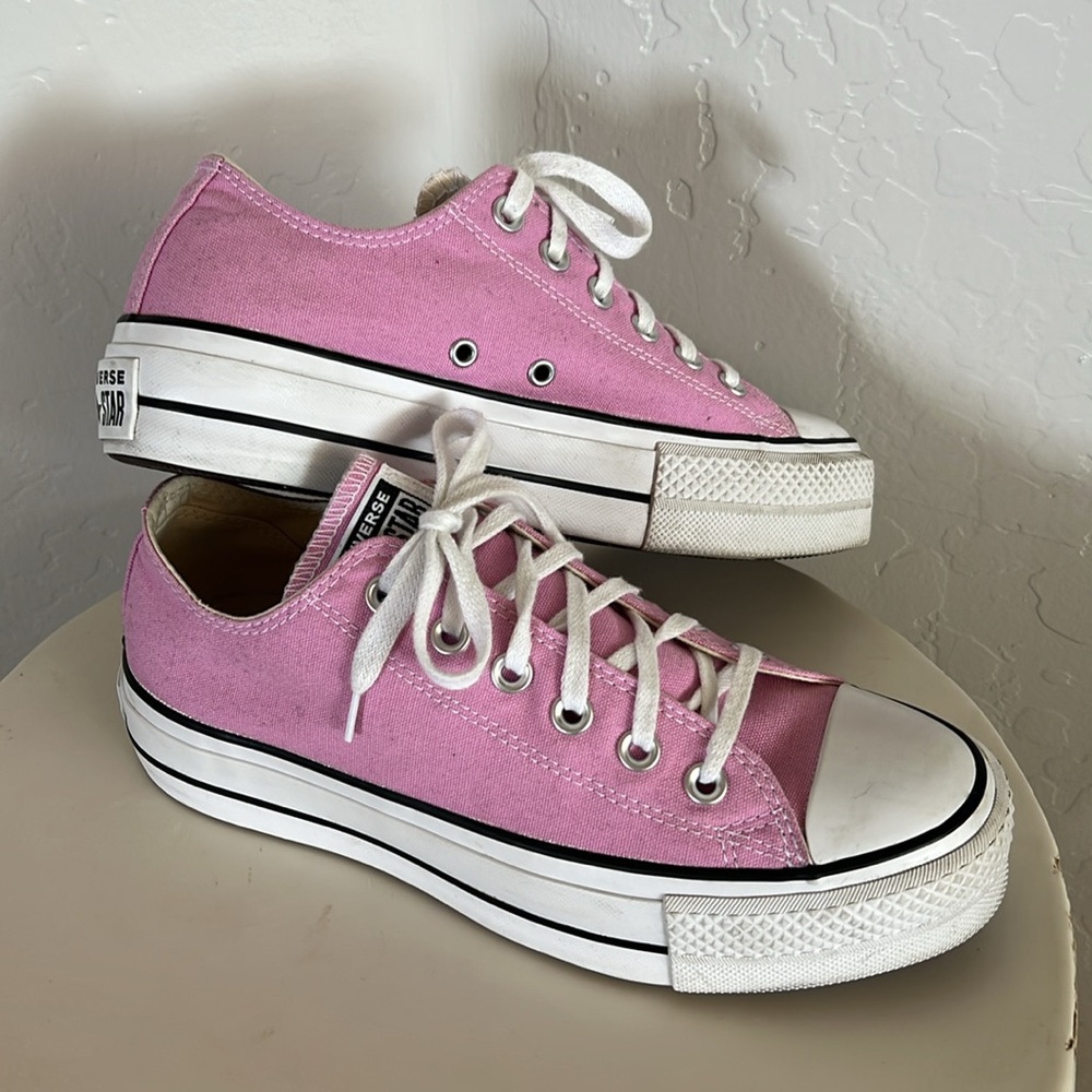 Converse Pink All Star Lift Canvas Sneakers Classic Style Sz 8 women. Beautiful